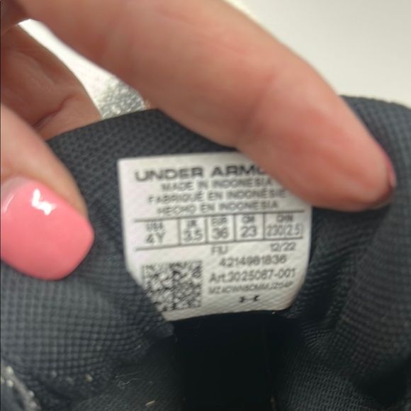 Under Armour Black and White Sneakers with Modern Speckle Design - Picture 4 of 6